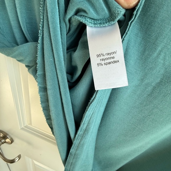 Maurices Green Crochet and Key Hole Tank Top w/ Raw Hem, Sz 0X - Picture 6 of 6